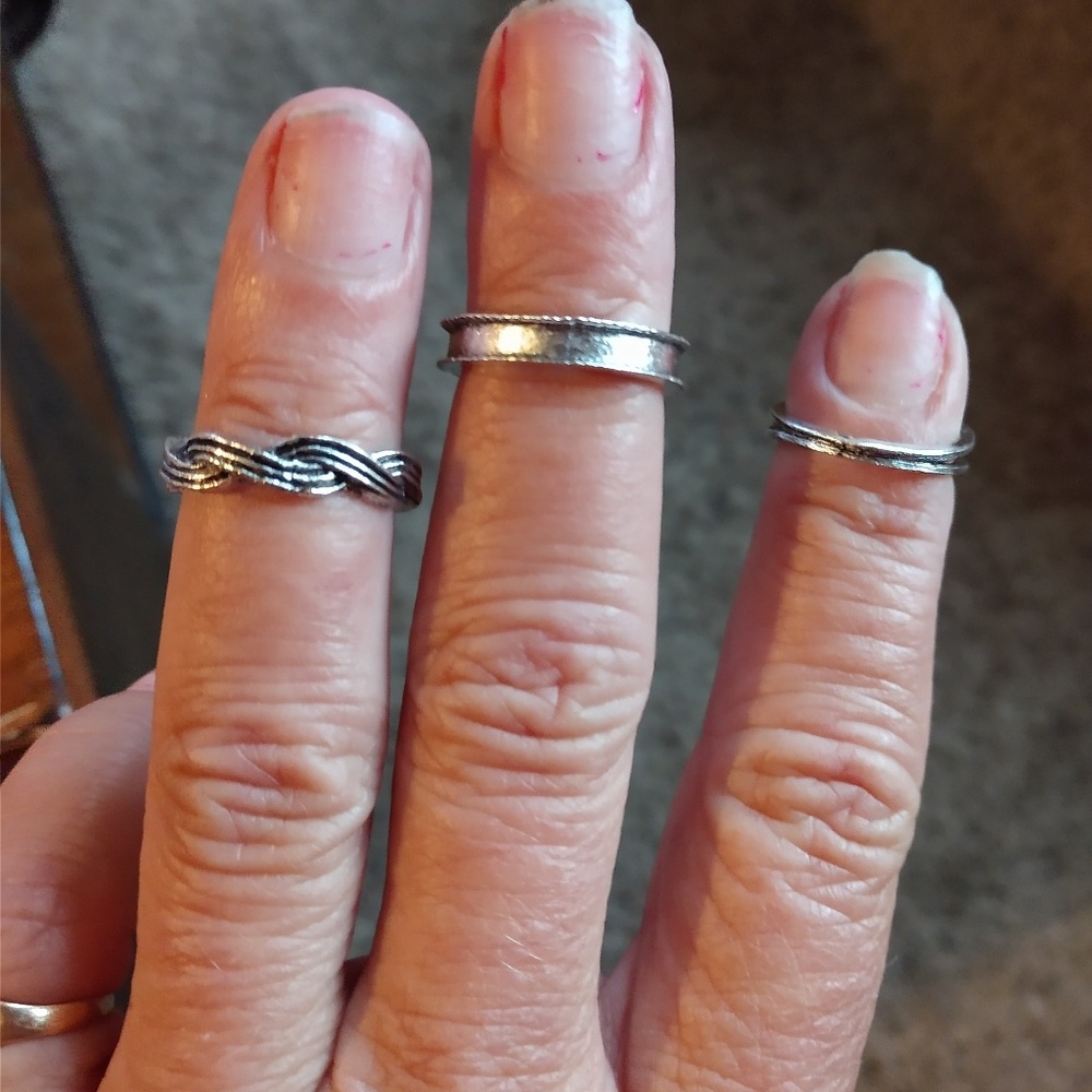 NWOT set of toe rings silver in color #4
